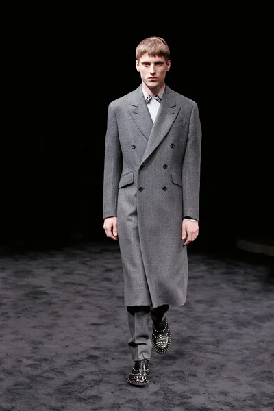 Look 17